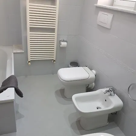 La Terrazza Apartment,a 50 Mt Dal Mare * ヴァラッツェ