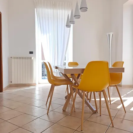 La Terrazza Apartment,a 50 Mt Dal Mare Варацце
