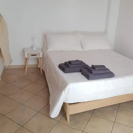 La Terrazza Apartment,a 50 Mt Dal Mare ヴァラッツェ